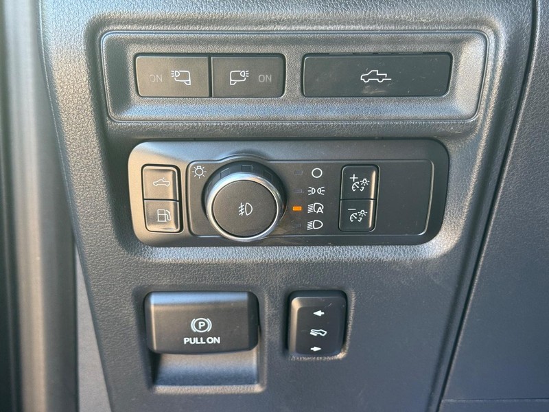 Ford F-150 Vehicle Full-screen Gallery Image 28