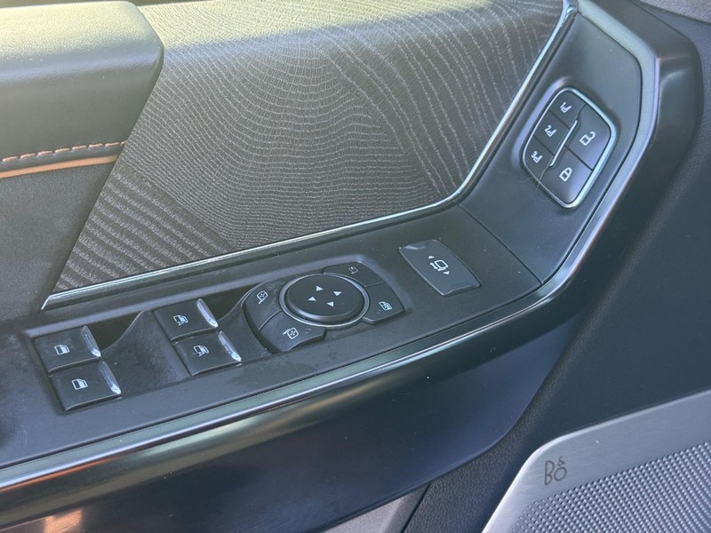 Ford F-150 Vehicle Full-screen Gallery Image 29