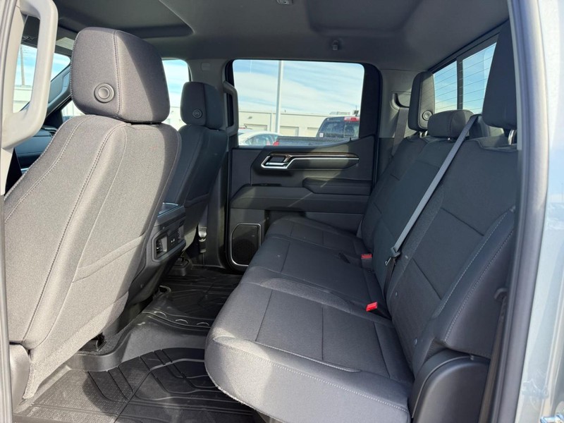 Chevrolet Silverado 1500 Vehicle Full-screen Gallery Image 5