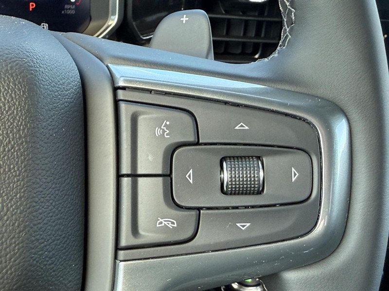 Chevrolet Silverado 1500 Vehicle Full-screen Gallery Image 9