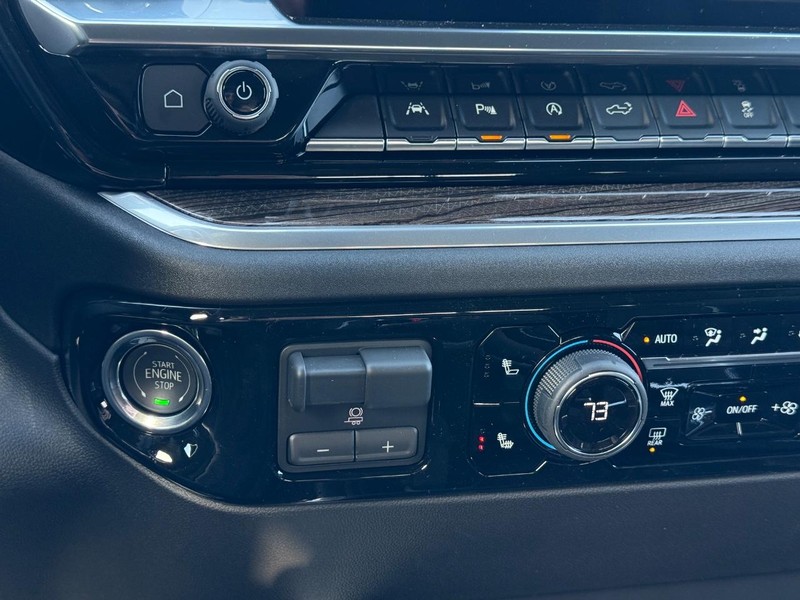 Chevrolet Silverado 1500 Vehicle Full-screen Gallery Image 12