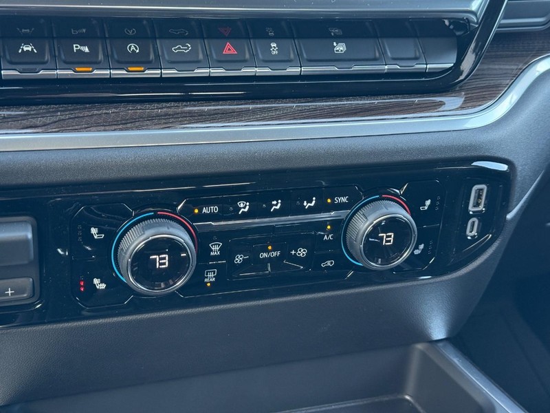 Chevrolet Silverado 1500 Vehicle Full-screen Gallery Image 13