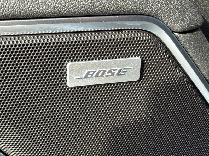 Chevrolet Silverado 1500 Vehicle Full-screen Gallery Image 17