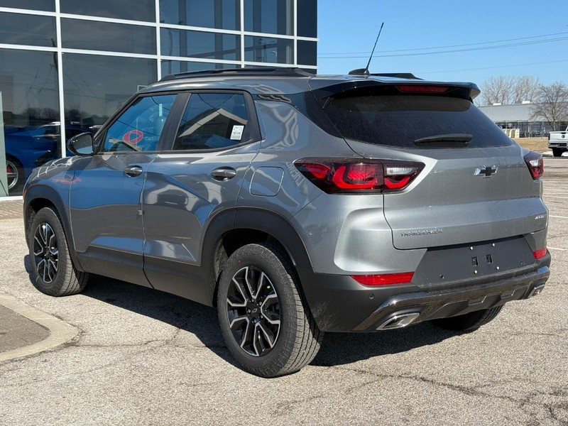 Chevrolet TrailBlazer Vehicle Full-screen Gallery Image 3