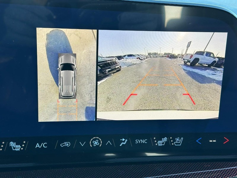 Chevrolet Traverse Vehicle Full-screen Gallery Image 16