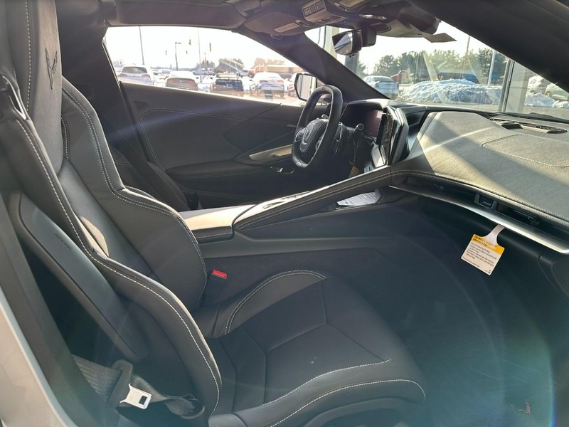 Chevrolet Corvette Vehicle Full-screen Gallery Image 4