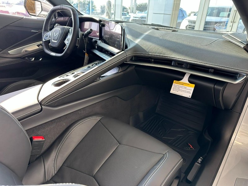 Chevrolet Corvette Vehicle Full-screen Gallery Image 5