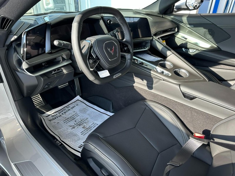 Chevrolet Corvette Vehicle Full-screen Gallery Image 8