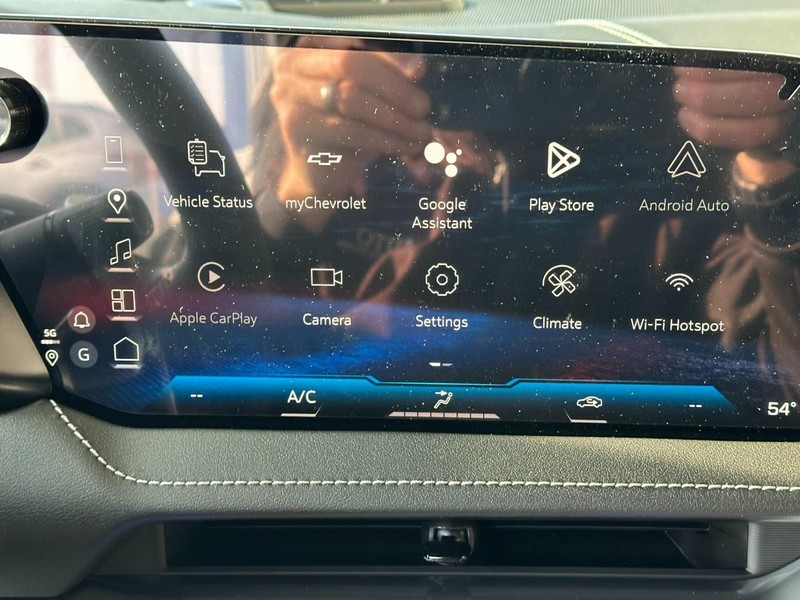 Chevrolet Corvette Vehicle Full-screen Gallery Image 13