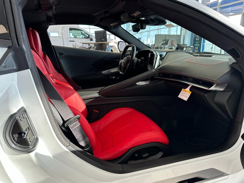 Chevrolet Corvette Vehicle Full-screen Gallery Image 3