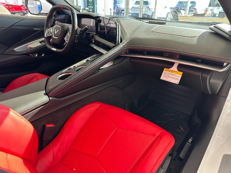 Chevrolet Corvette Vehicle Full-screen Gallery Image 4