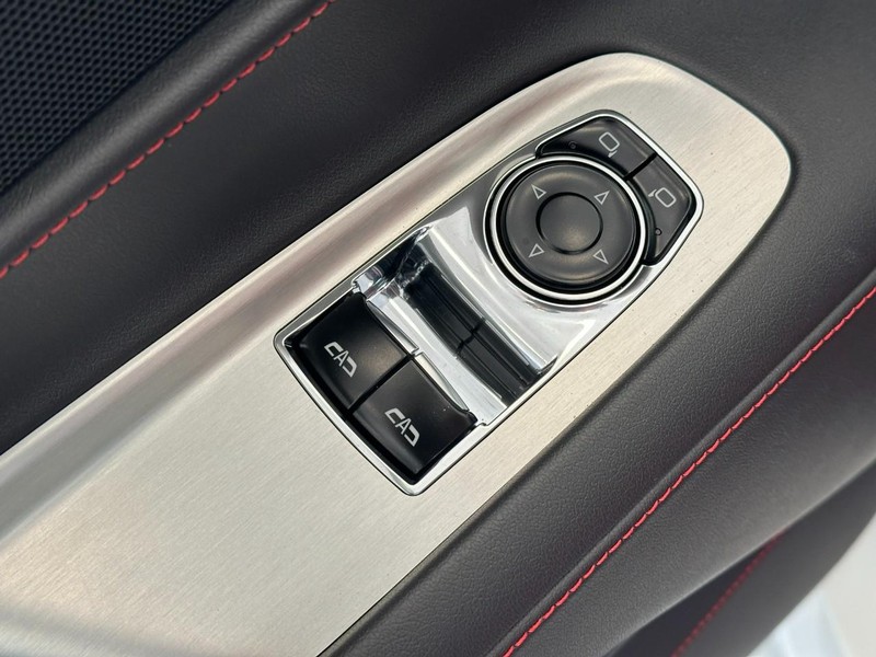 Chevrolet Corvette Vehicle Full-screen Gallery Image 7