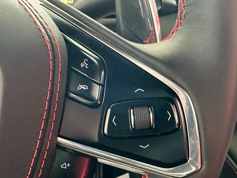 Chevrolet Corvette Vehicle Full-screen Gallery Image 11