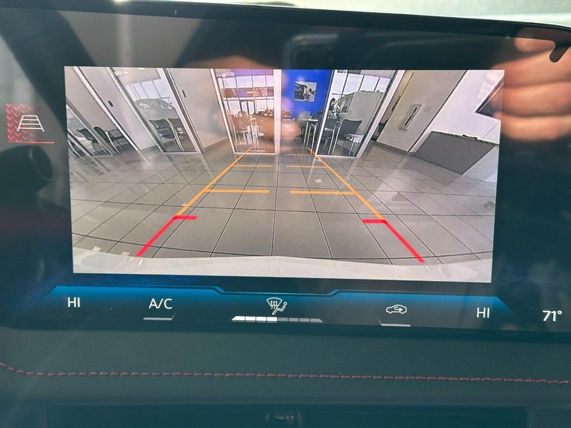 Chevrolet Corvette Vehicle Full-screen Gallery Image 14