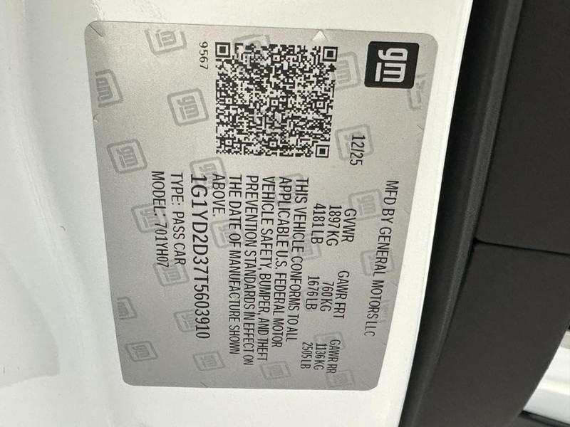 Chevrolet Corvette Vehicle Full-screen Gallery Image 15