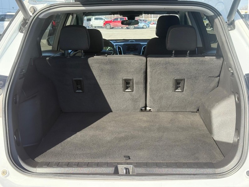 Chevrolet Equinox Vehicle Full-screen Gallery Image 6