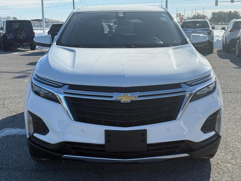 Chevrolet Equinox Vehicle Full-screen Gallery Image 9