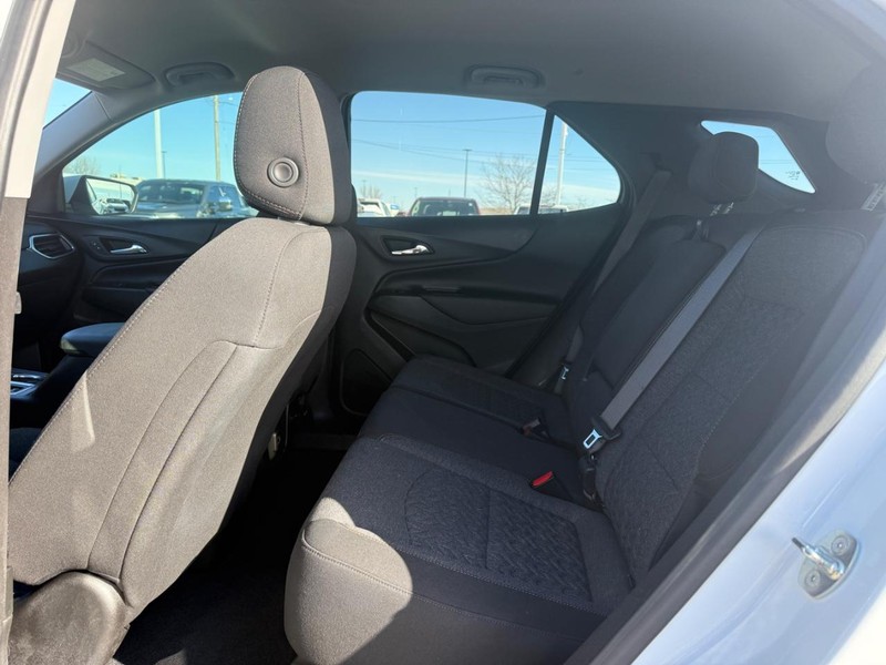 Chevrolet Equinox Vehicle Full-screen Gallery Image 10