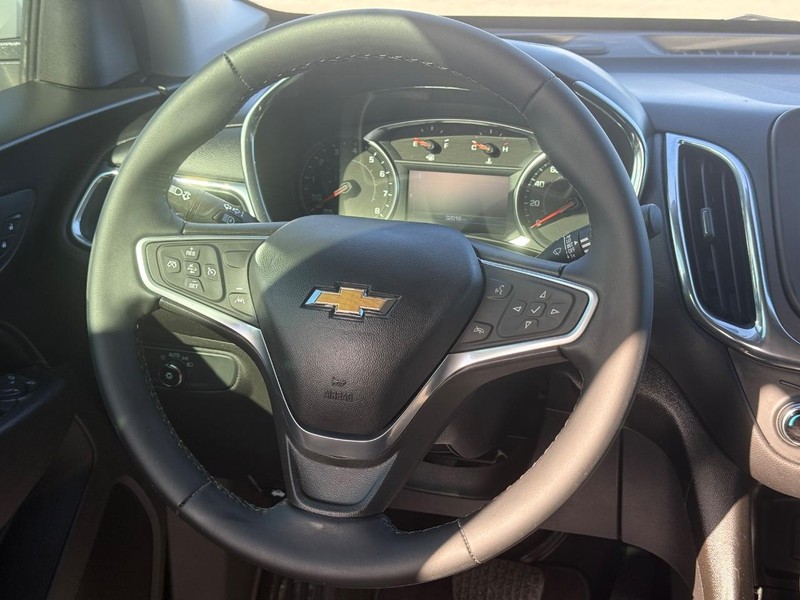 Chevrolet Equinox Vehicle Full-screen Gallery Image 12