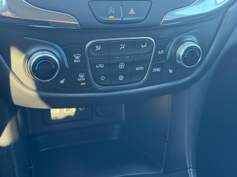 Chevrolet Equinox Vehicle Full-screen Gallery Image 18