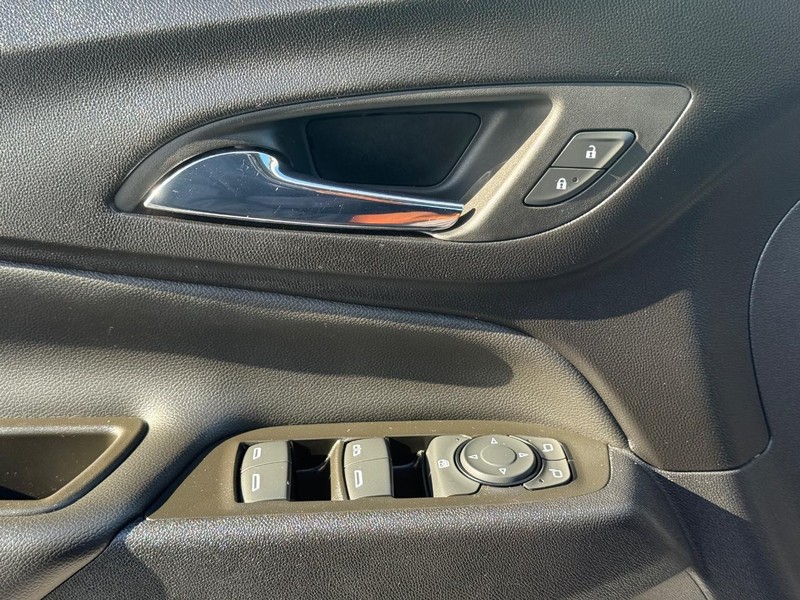 Chevrolet Equinox Vehicle Full-screen Gallery Image 22