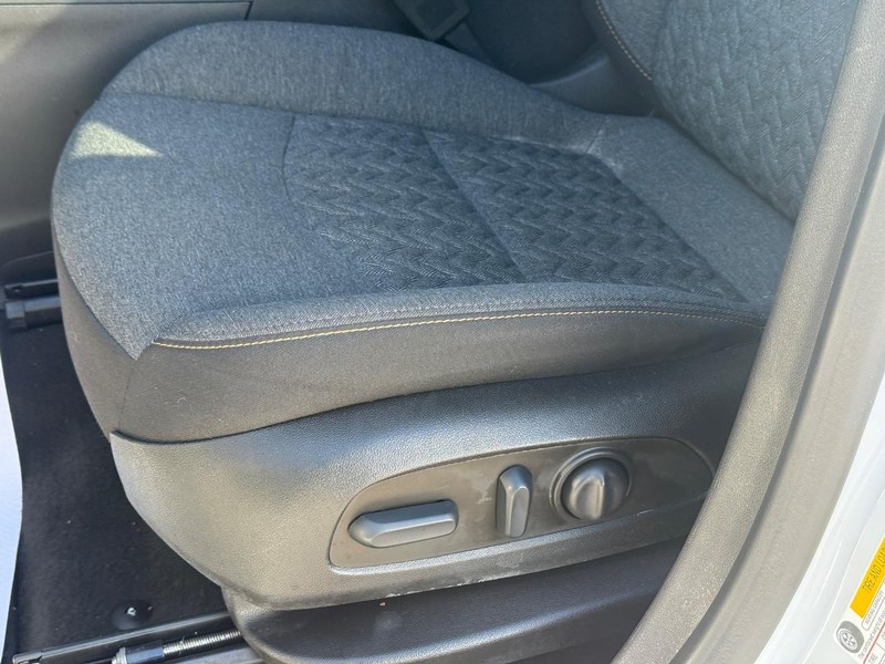 Chevrolet Equinox Vehicle Full-screen Gallery Image 23