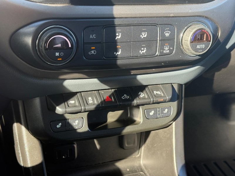 Chevrolet Colorado Vehicle Full-screen Gallery Image 17