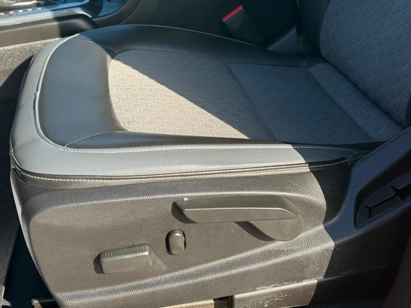 Chevrolet Colorado Vehicle Full-screen Gallery Image 24