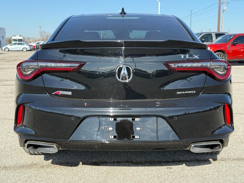 Acura TLX Vehicle Full-screen Gallery Image 04