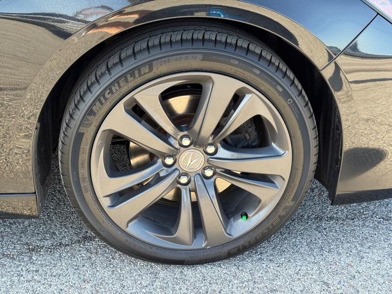 Acura TLX Vehicle Full-screen Gallery Image 07