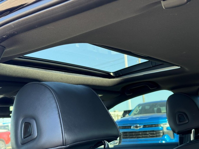 Acura TLX Vehicle Full-screen Gallery Image 11