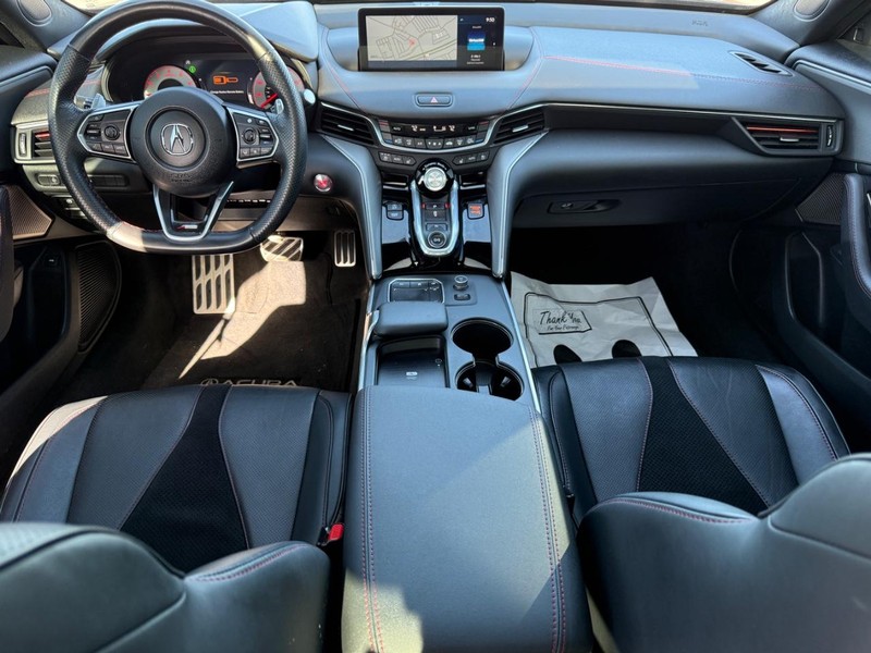 Acura TLX Vehicle Full-screen Gallery Image 12