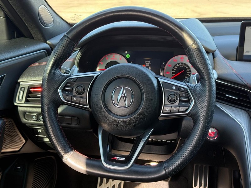 Acura TLX Vehicle Full-screen Gallery Image 13