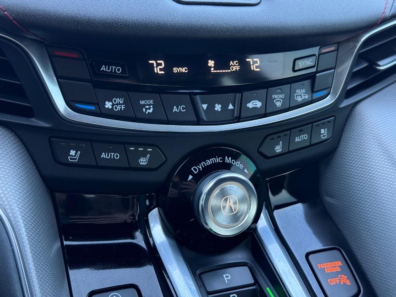 Acura TLX Vehicle Full-screen Gallery Image 19