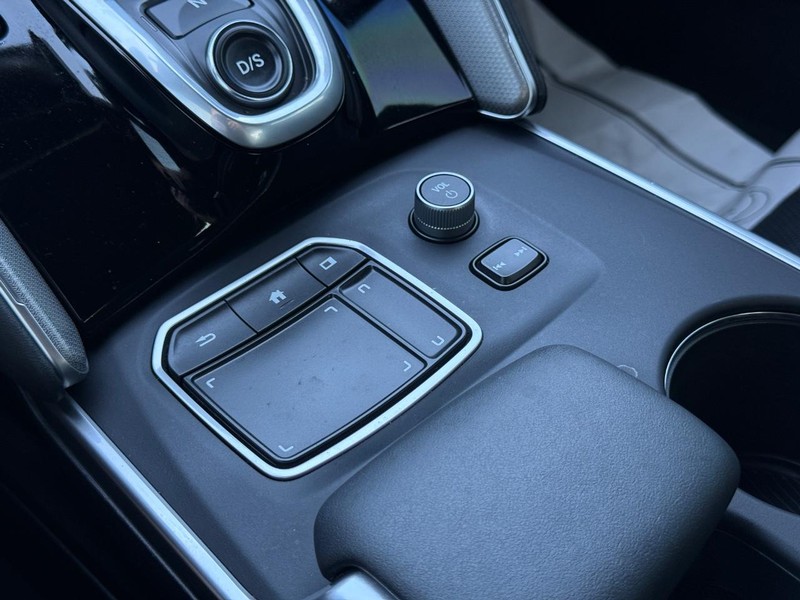 Acura TLX Vehicle Full-screen Gallery Image 21