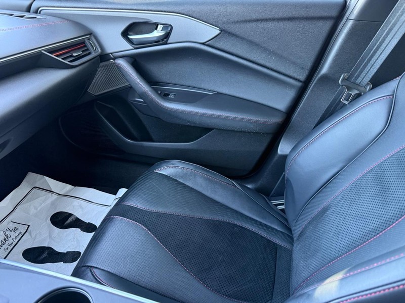 Acura TLX Vehicle Full-screen Gallery Image 23