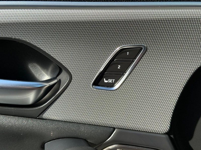 Acura TLX Vehicle Full-screen Gallery Image 25