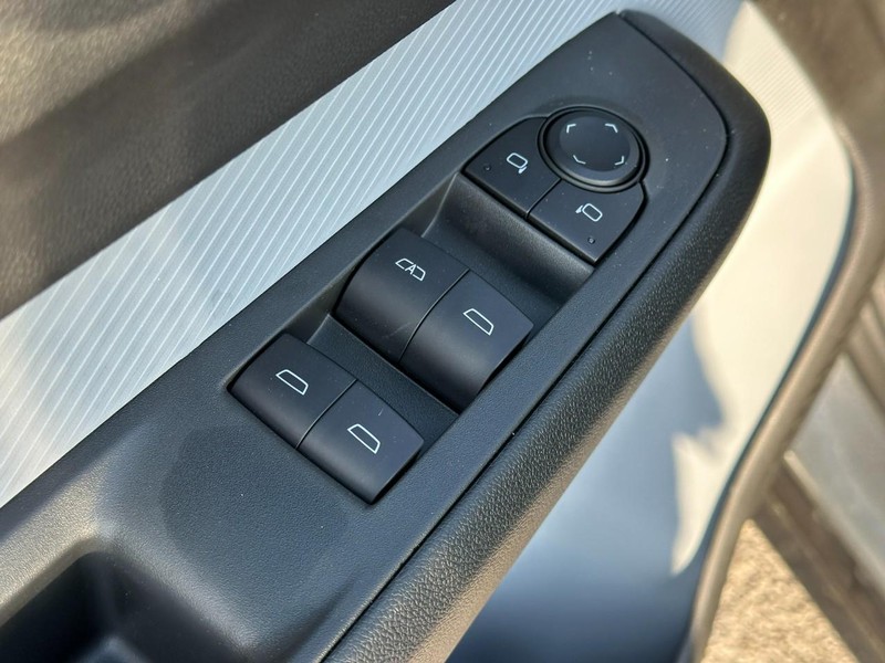 Chevrolet Bolt Vehicle Full-screen Gallery Image 9