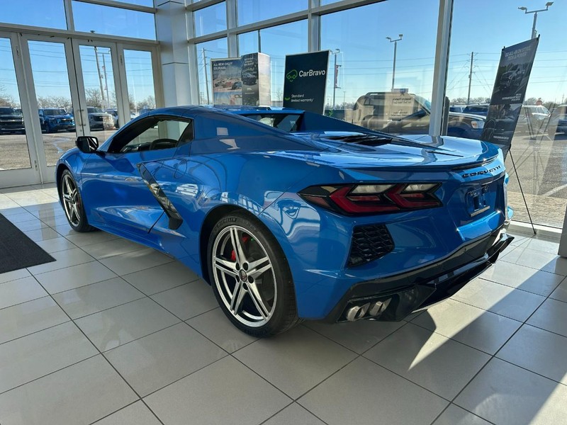 Chevrolet Corvette Vehicle Full-screen Gallery Image 3