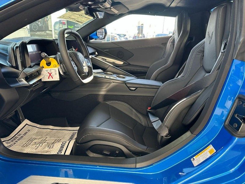 Chevrolet Corvette Vehicle Full-screen Gallery Image 4