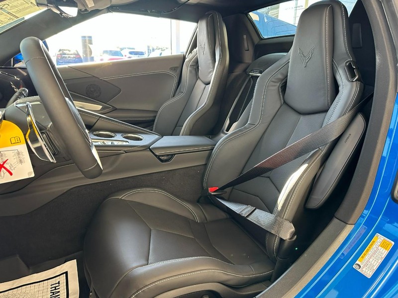 Chevrolet Corvette Vehicle Full-screen Gallery Image 5