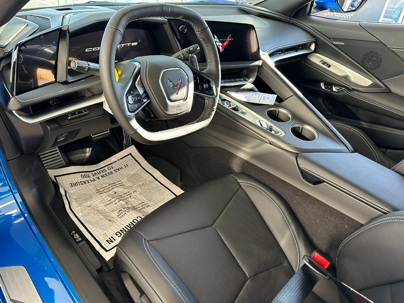 Chevrolet Corvette Vehicle Full-screen Gallery Image 6