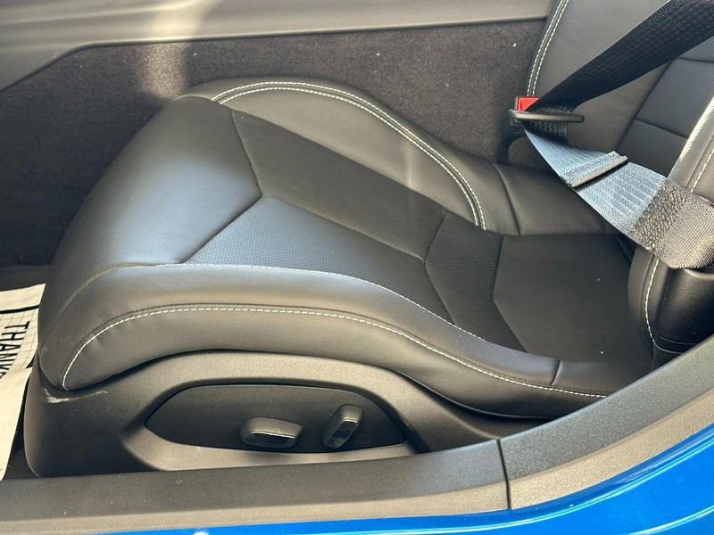 Chevrolet Corvette Vehicle Full-screen Gallery Image 8