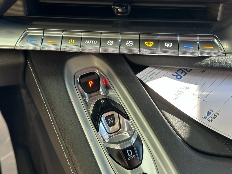 Chevrolet Corvette Vehicle Full-screen Gallery Image 11