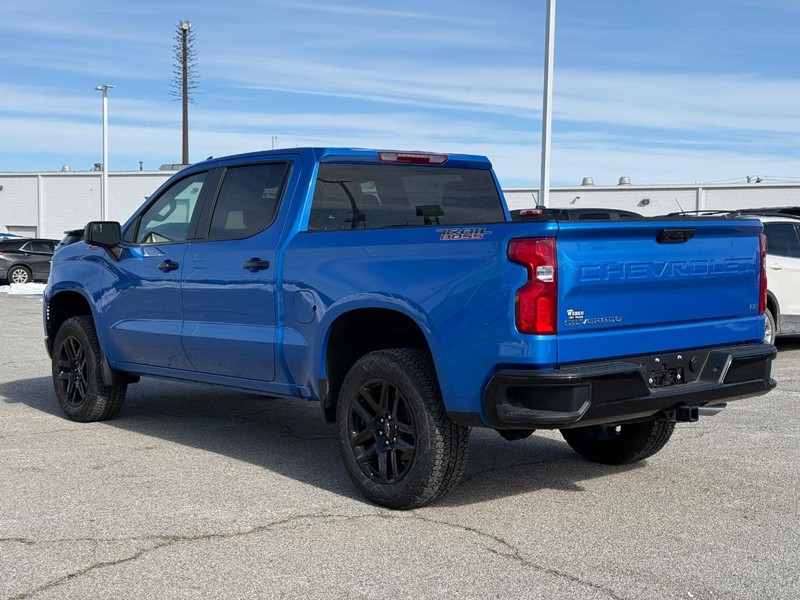 Chevrolet Silverado 1500 Vehicle Full-screen Gallery Image 3