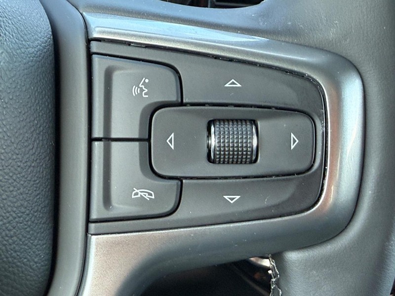 Chevrolet Silverado 1500 Vehicle Full-screen Gallery Image 9