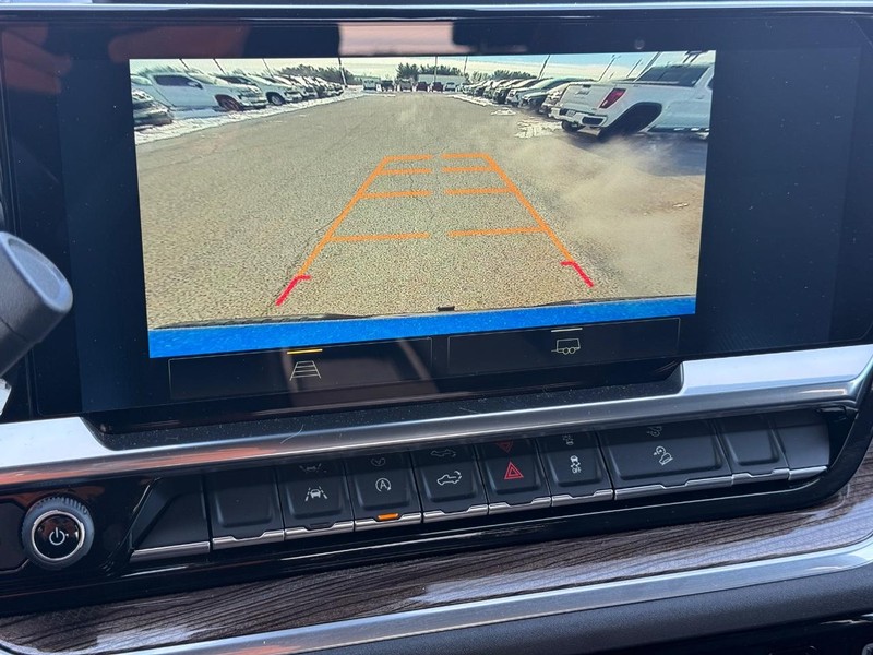 Chevrolet Silverado 1500 Vehicle Full-screen Gallery Image 11