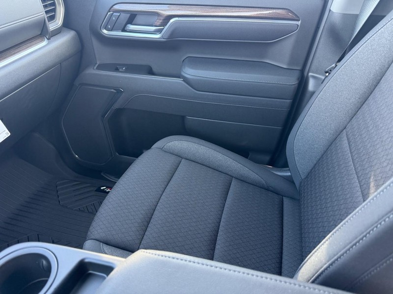 Chevrolet Silverado 1500 Vehicle Full-screen Gallery Image 14