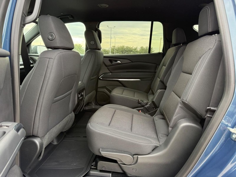 Chevrolet Traverse Vehicle Full-screen Gallery Image 6