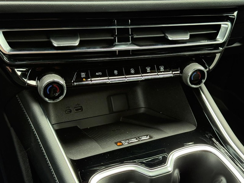 Chevrolet Traverse Vehicle Full-screen Gallery Image 14